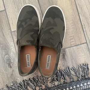 Steve Madden Platform slip on sneaker